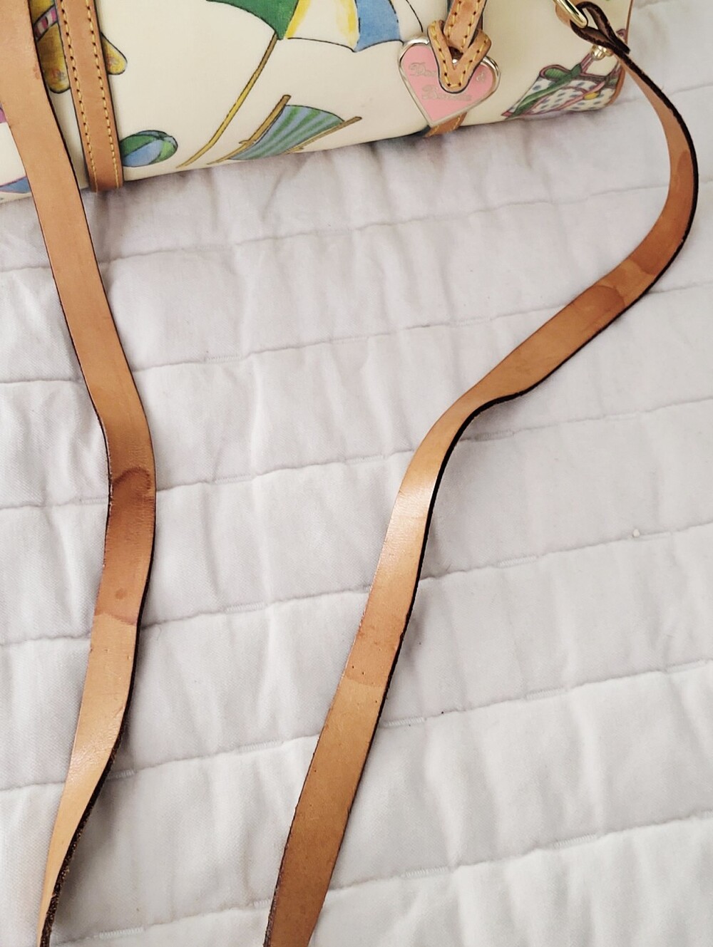 Dooney & Bourke Cream Barrel Crossbody with Multicolor Beach Print Rainbow Zip - Picture 16 of 16